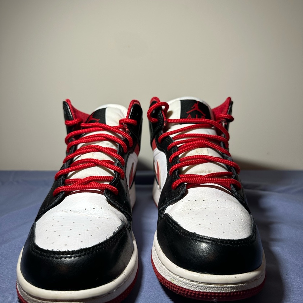 Jordan 1 Kids Black and Red Sneakers
